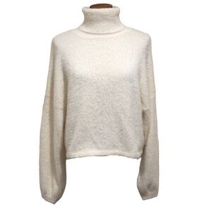 4SI3NNA Eyelash Turtleneck Sweater Size Medium Cream Fluffy Knit Pullover